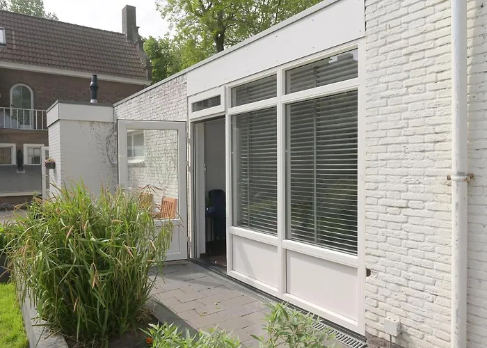 לינה וארוחת בוקר Aabenb 4*